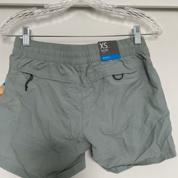 columbia hiking shorts - Picture 2 of 3